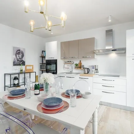 Ferienwohnung In شقة